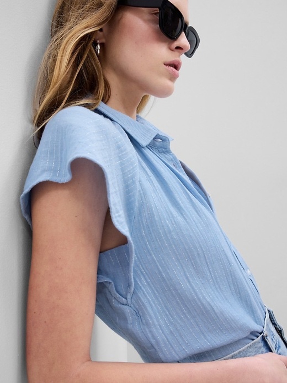 GAP Crinkle Gauze Denim Shirt - Medium - Light Blue Chambray with Silver Thread